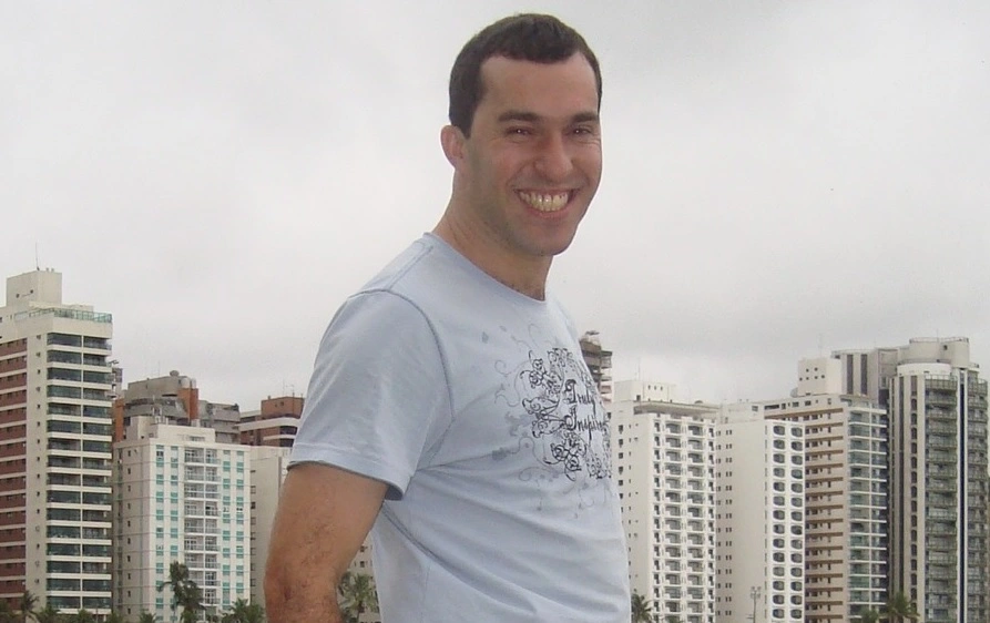 sobre rogerio rodrigues de carvalho